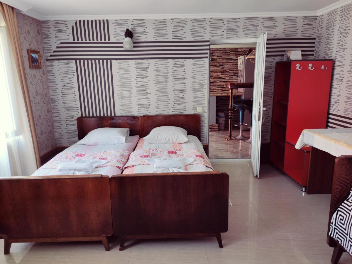 Guest House On Kostava 23 Кобулети Экстерьер фото