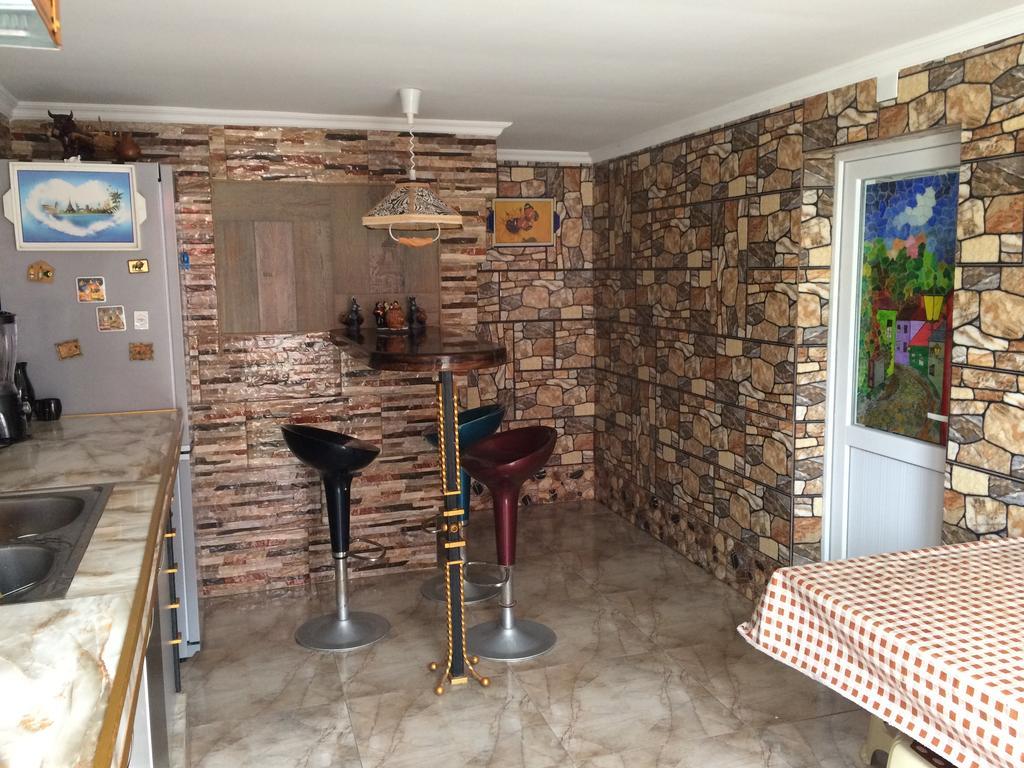 Guest House On Kostava 23 Кобулети Экстерьер фото
